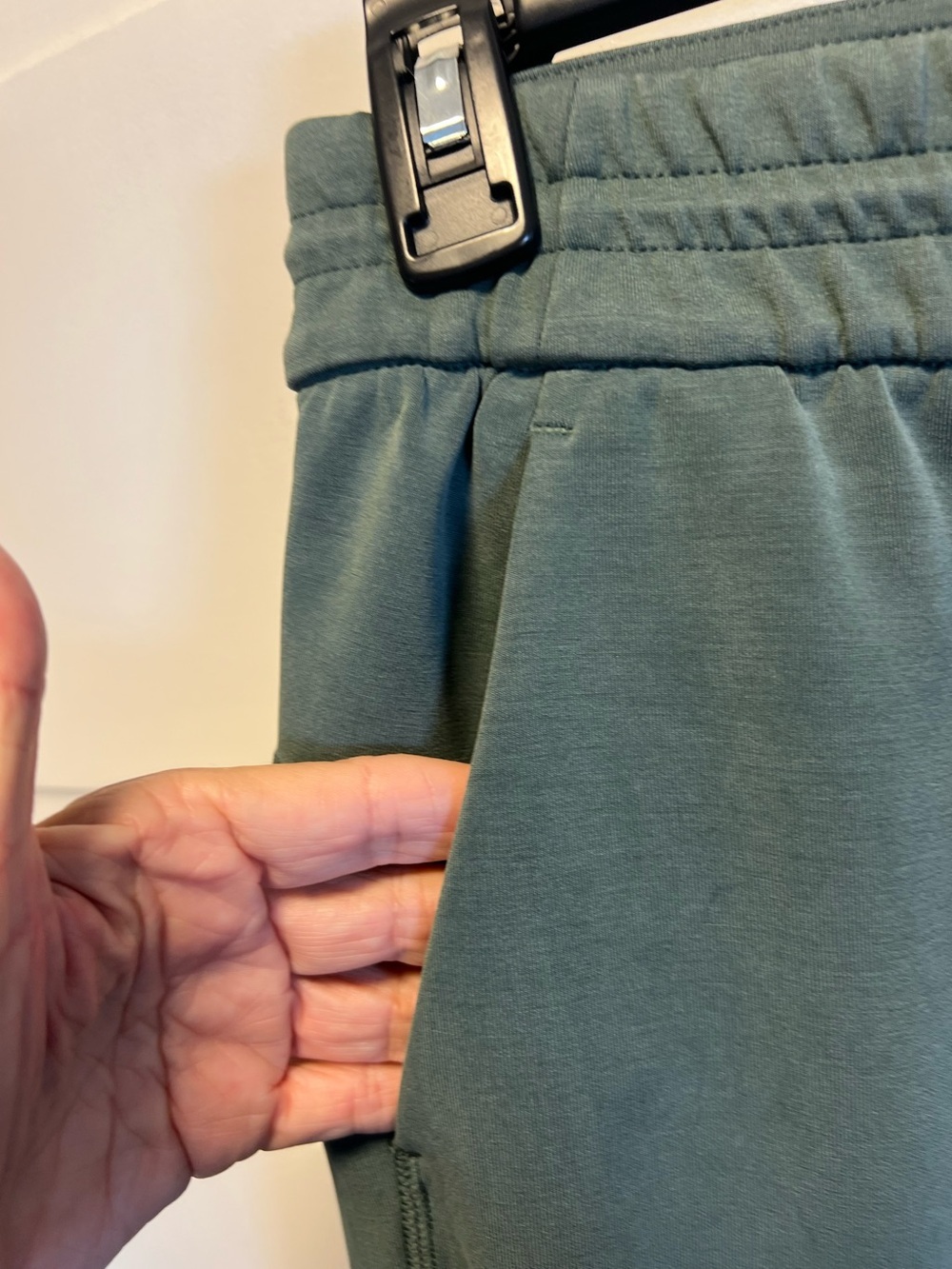 lululemon athletica Softstreme High-Rise Straight Green Cropped Pants Size 4 - Picture 6 of 16